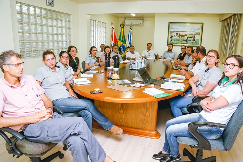 Responsáveis por organização do 23º Dia de Campo participam de reunião