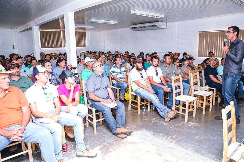 Auditório lotado durante palestras do primeiro e segundo dia do 23º Dia de Campo Copercampos