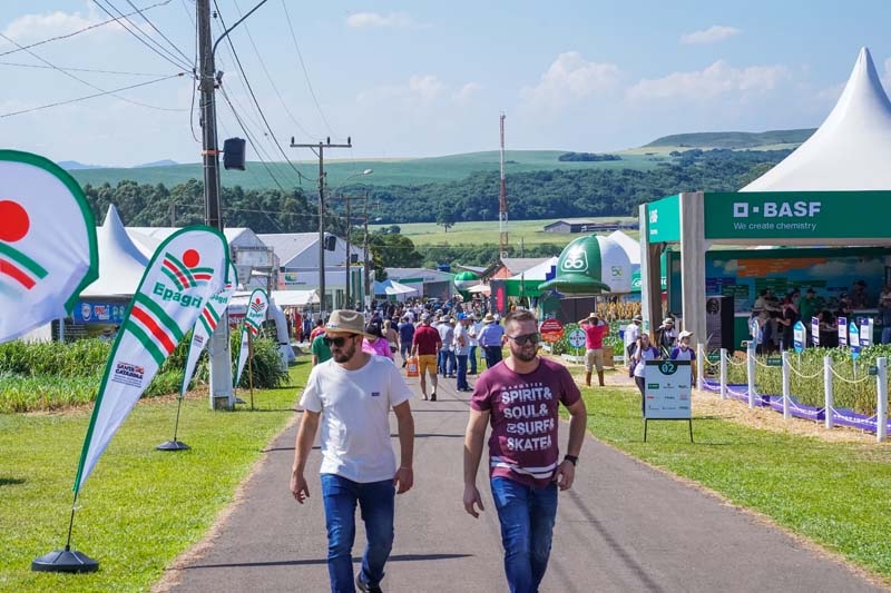 26º Show Tecnológico Copercampos reúne grande público, startups e dispersão e pulverização com drone.