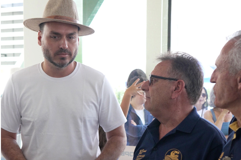 Pré-candidato ao Senado Carlos Bolsonaro visita o 30º Show Tecnológico Copercampos