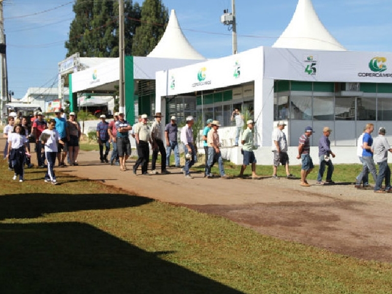 Movimento já é intenso no 2ª dia do Dia de Campo Copercampos