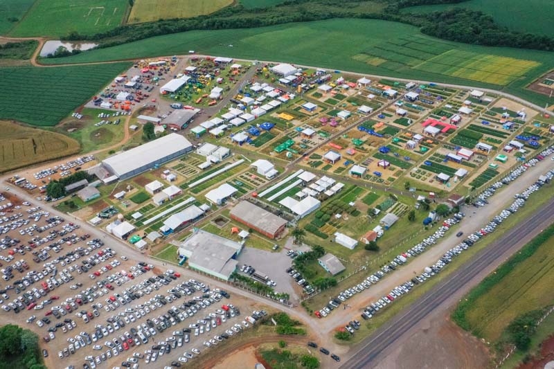 Mais de 5 mil pessoas e participação do Governador de SC marcam 1º dia do 26º Show Tecnológico 